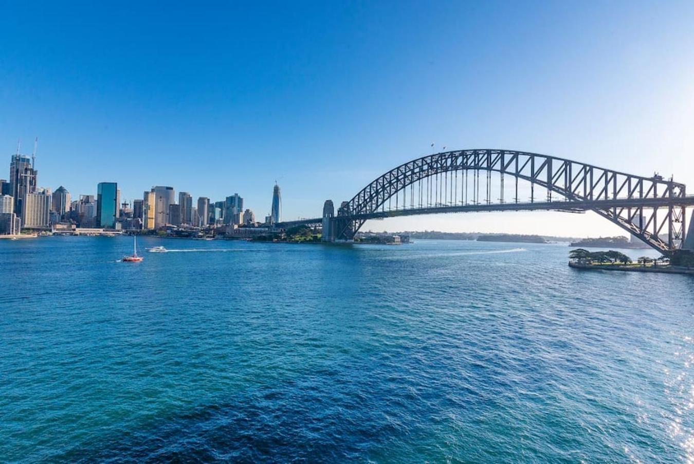 Reflections - World Class 360 Harbour Views! Apartment Sydney