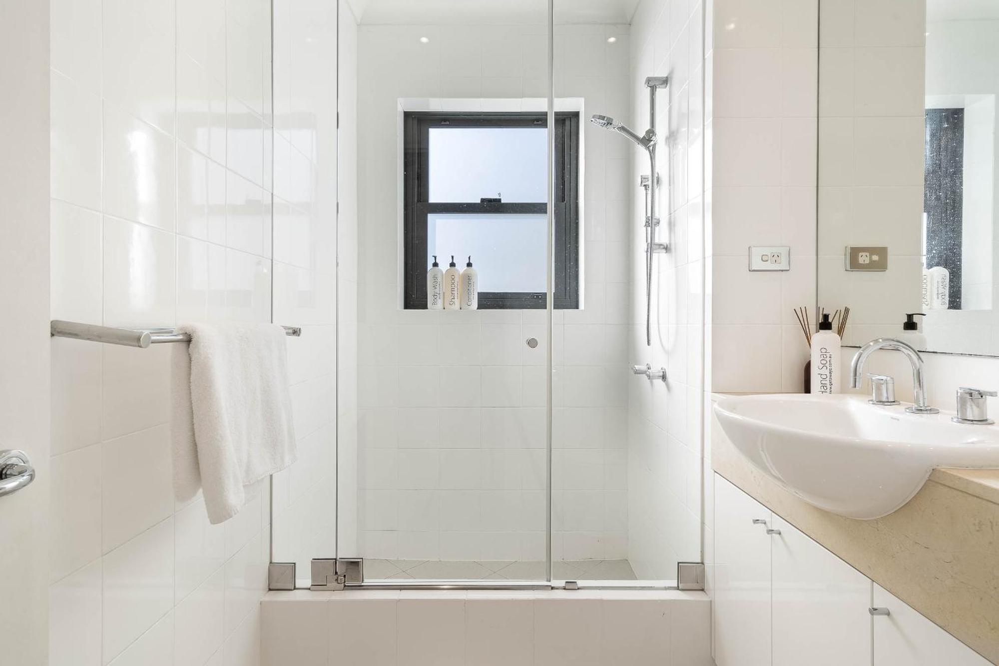 Apartment Reflections - World Class 360 Harbour Views!