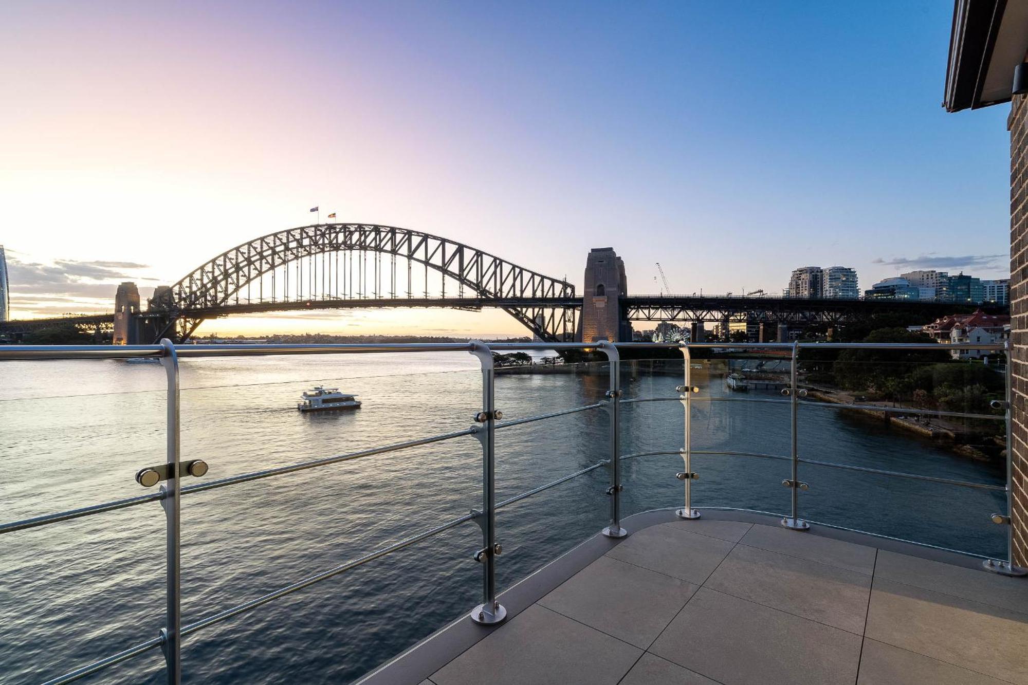 Apartment Reflections - World Class 360 Harbour Views! *