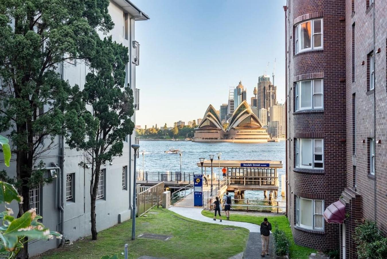 Reflections - World Class 360 Harbour Views! Apartment